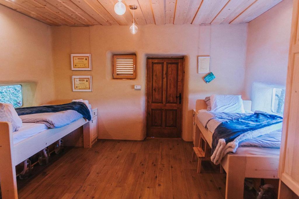 Sleeping With Bees - Tourist Farm Muha Apartment Гросупле Екстериор снимка