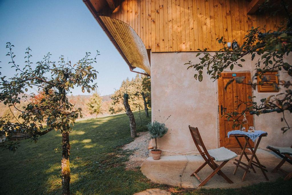 Sleeping With Bees - Tourist Farm Muha Apartment Гросупле Екстериор снимка