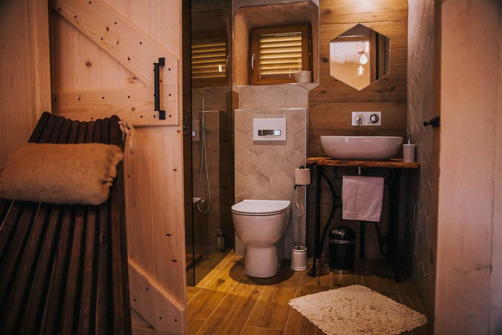 Sleeping With Bees - Tourist Farm Muha Apartment Гросупле Екстериор снимка