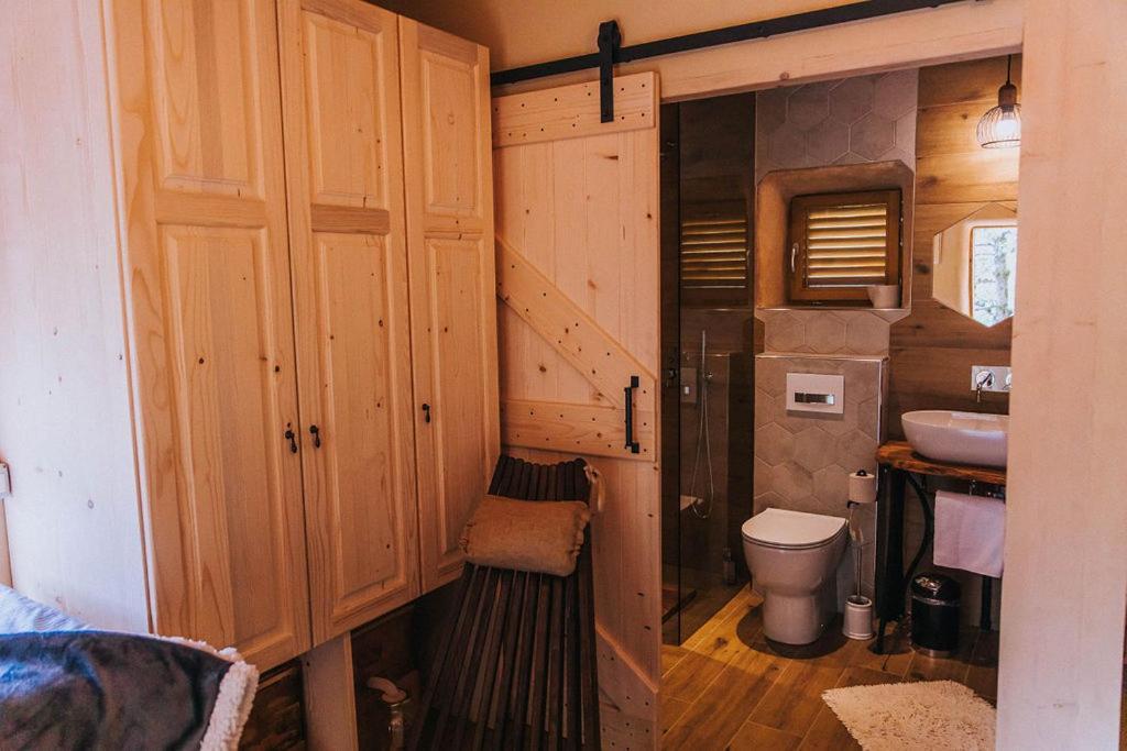 Sleeping With Bees - Tourist Farm Muha Apartment Гросупле Екстериор снимка