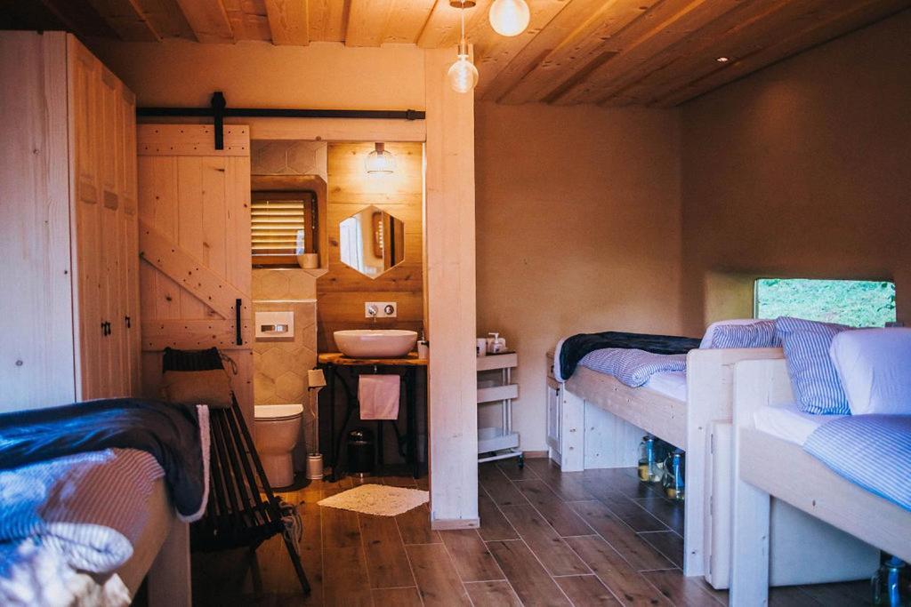 Sleeping With Bees - Tourist Farm Muha Apartment Гросупле Екстериор снимка